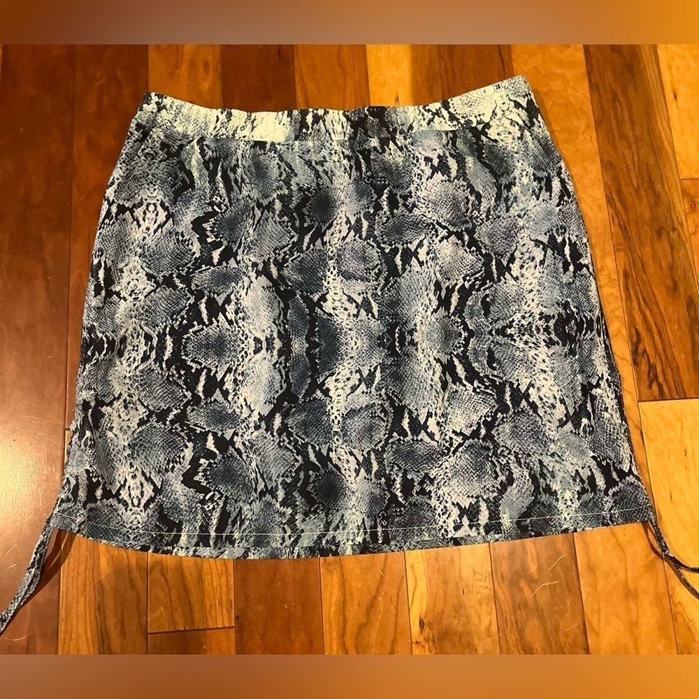 CHICOS Skirt Ladies Size 2 (L/12) Snake Print Blue Black Adj Sides Summer Fall